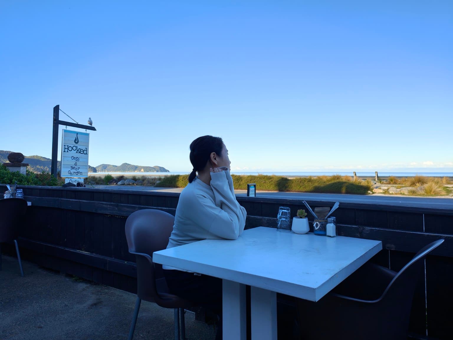 The terrace at Hooked faced the tidal flats across the road. Here, the hurry stopped.