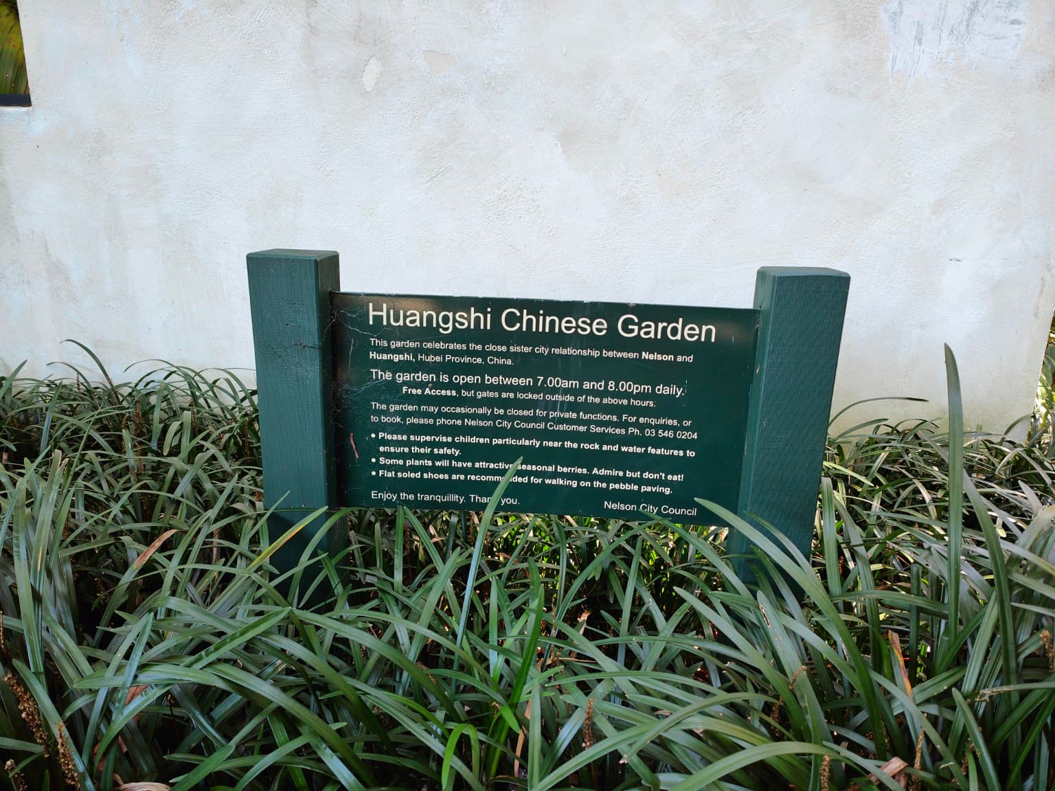 A small sign placed Nelson and Huangshi, Hubei, beside one another.