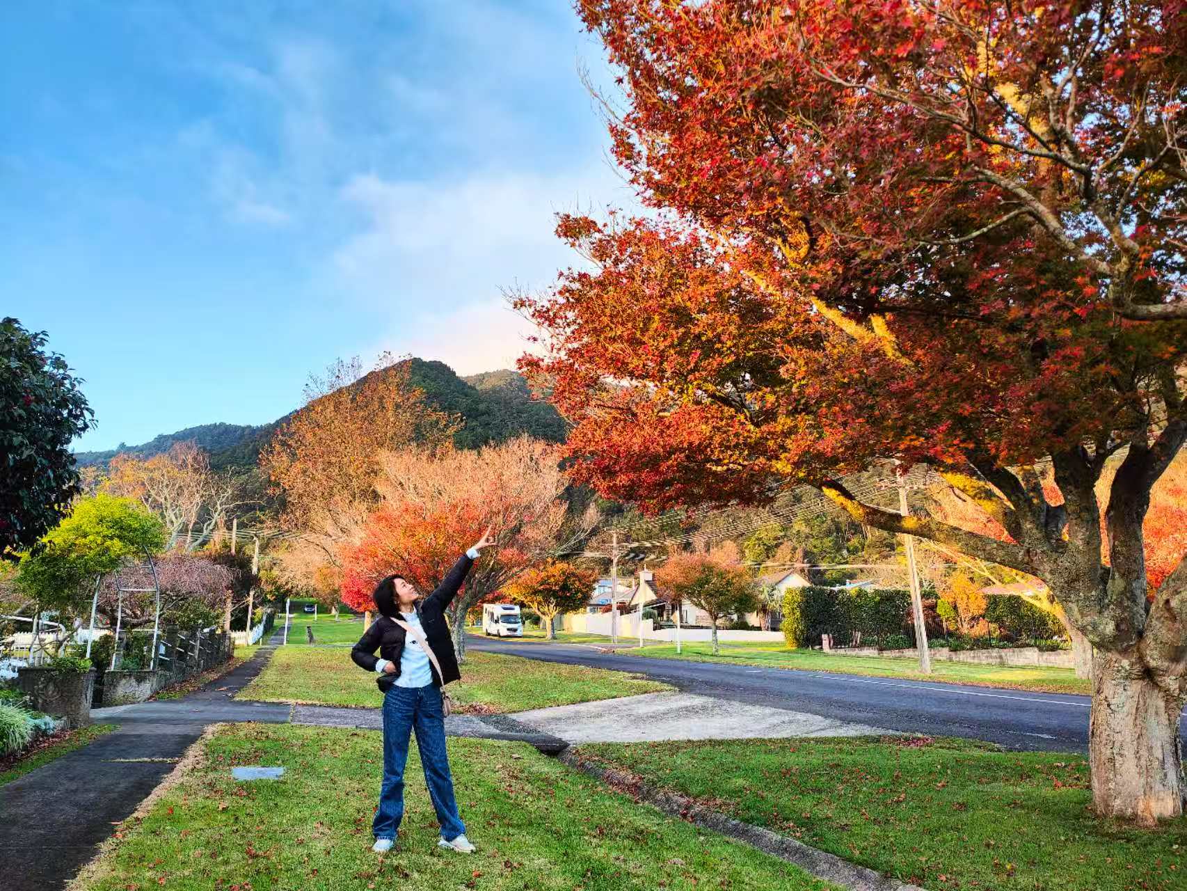 Katherine 走在 Te Aroha Domain